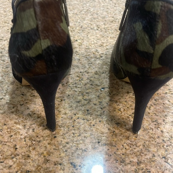 Seeing Double?? Yes…two pairs of Nine West cowhide peeptoe heels!! - Picture 5 of 6